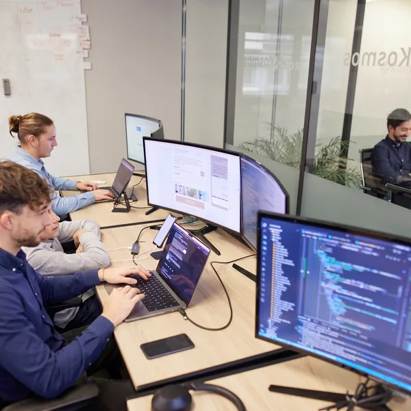 Bureaux Dexon : développeurs en travail collaboratif